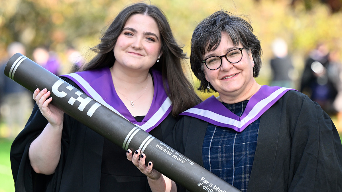 UHI Inverness Graduation: Special tribute played by ceremony piper for mother and daughter graduating together