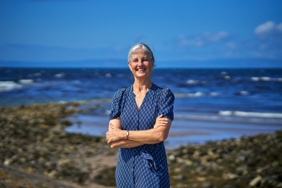 Jennifer Mewes standing in front the sea