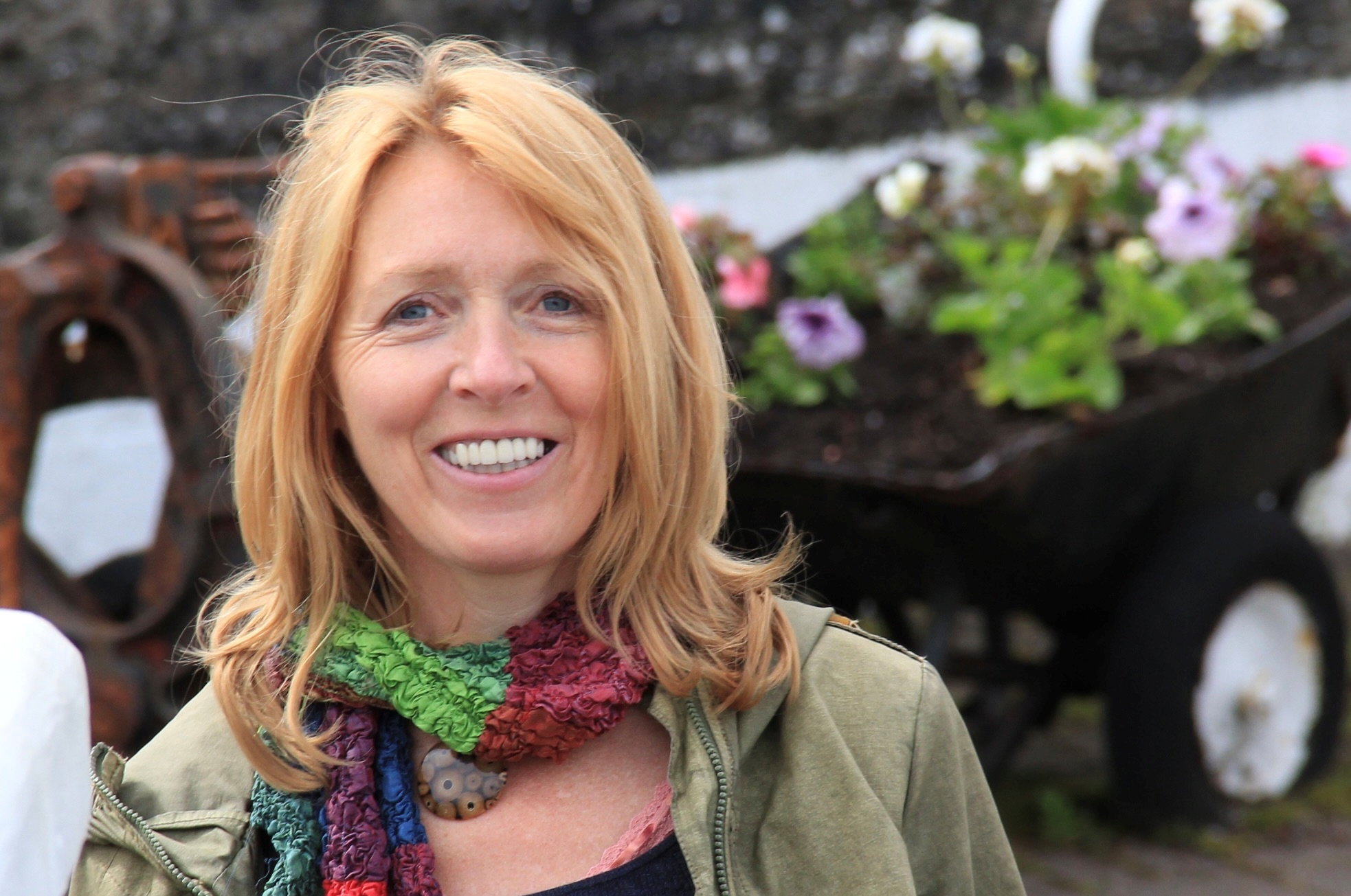 Jennifer England air a h-ainmeachadh mar Oileanach na Bliadhna aig Ionad nan Saidheansan Slàinte Dùthchail aig UHI 