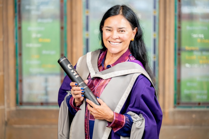 Diana Gabaldon Diana Gabaldon