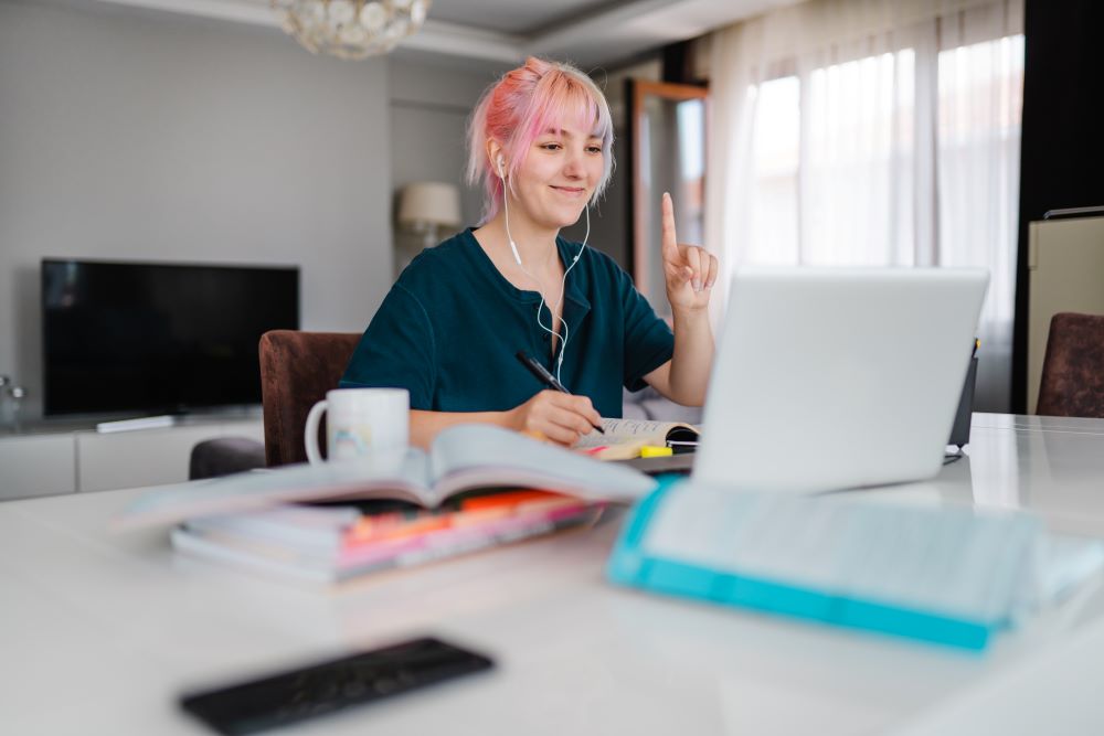 A photograph of student in online lecture