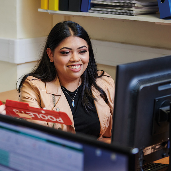 Nurina at the computer desk on campus at UHI Perth Nurina at the computer desk on campus at UHI Perth