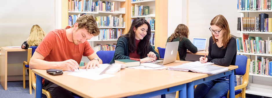 Students in library at Sabhal Mòr Ostaig UHI